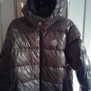 Moncler jacket new size small dark green beautiful color